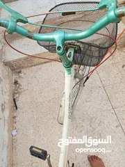  1 بسكليت سبق للبيع البسكليت ممتاز جنط 27 عليه قاعدة بتحمل البسكليت وعليه سلة وعليه ضواو بتركبو عل بلف