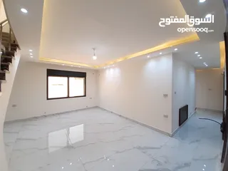  19 شقة مساحة 185متر مع روف (دوبليكس) وتراس باطلاله مميزة في شفا بدران للبيع من المالك