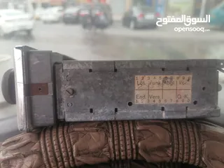  12 مسجل راديو بيكر كان راكب على مرسيدس.