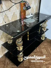  4 طاولة قزاز بحالة ممتازة جدًا قابلة للفك والتركيب بحالة الجديد ونوع القزاز ممتاز