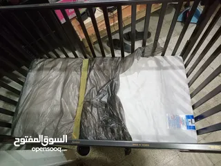  7 سرير اطفال ماركة جونيور حالته ممتازة Baby Crib Juniors Brand