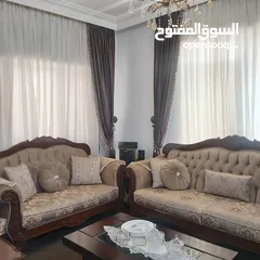  1 كنب تفصيل خشب زان شبه جديد 9 مقاعد