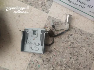  4 قطع مستعمله و اكسسوارات مختلفة للسيارات