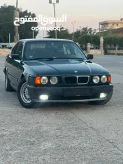  1 BMW 525i...