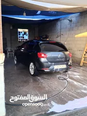  1 سيارة ممتازة خالية من الحوادث والضربات القوية