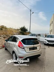  4 فورد فيستا