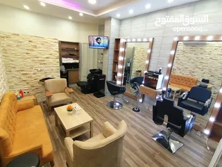  1 صالون سيدات  على شارع  رئيسي للبيع