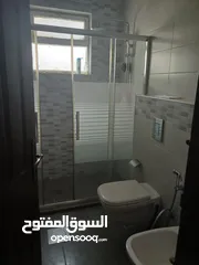  3 شقة أرضية في ضاحية الرشيد بالقرب من الخدمات