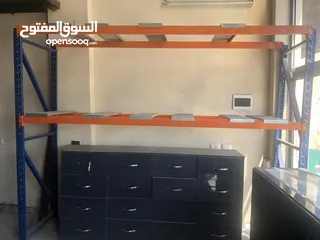  1 رفوف وستاندات بحالة ممتازة للبيع