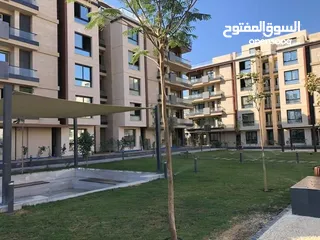  4 شقه للبيع استلام فوري في كمبوند ازاد بجوار الجامعه الامريكيه apartment for sale in Azad new Cairo