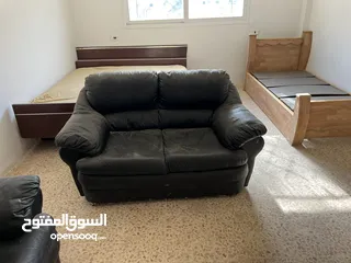  3 ‎للبيع أثاث غرفة نوم بحالة جيدة جدًا: