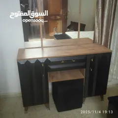  2 غرفة نوم خشب سندوش تركي بحالة ممتازة استعمل بسيط جدا بسعر مغري جدا المعني الاتصال