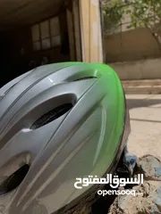  2 خوذة دارجه هوائيه  نوع :BELL مقاس:small )55-57) لون:اخضر ورمادي جدا جميل