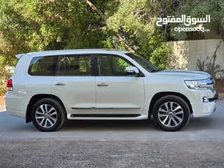  3 Land cruiser VXR V8 GCC 2018 price 179,000 AED