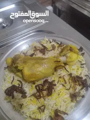  1 طالب عمل في مطبخ