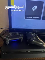  2 Playstation 4 slim 1T / بلاي ستيشن 4 1 تيرا مستعمل شبه جديد مع ايدتين واللعاب