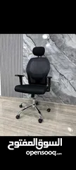  1 كرسي مكتب بتصميم مريح وعصري يتمتع بدرجة عالية من الراحة للجلوس لفترة طويلة ويقلل من الألم