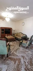  11 طاولة سفره خشب وكراسي خشب وكراسي بار عدد 3 وطقم كنب وطاولات سيرفيس وطاولة رخام للبيع بأسعار رمزيه