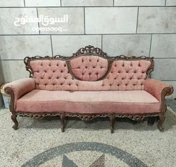  5 كنبة أثرية فخمة على الطراز الفيكتوري - تحفة نادرة تجمع بين الرقي والأصالة والخشب المحفور يدويًا!