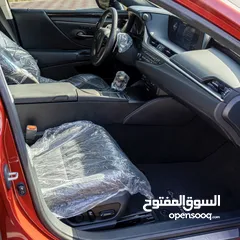  15 لكزس ES350 2019 فل اوبشن وممشاها قليل ونظيفة جدا بحالة الوكالة