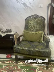  2 كنبيات مع طاولة تلفزيون بسعر ممتاز جدا وقابل للتفاوض