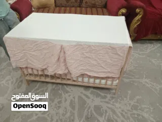  5 سرير طفل شبهه جديد مع مترس  قمة في النظافة   يوجد لون وردي واخر كحلي  قمة النظافة