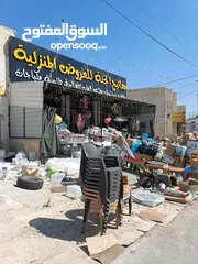 3 رفوف خشب وزجاج وسوبرماركت وقرمه ولوحة اعلانات و معرش زينكو وأبواب سيكريت مظله وألواح خشب تعليق وشبك