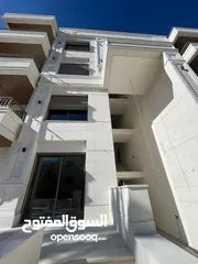  7 شقة ثالث مع روف باطلاله رائعة في اجمل مناطق ضاحية الرشيد