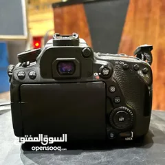  3 كاميرا كانون 80D مع عدسة بسعر مغري. اقرا الوصف