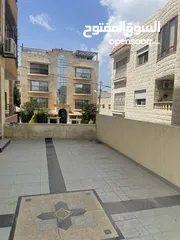  30 شقة مميزة مساحة 250 تراسات امامية وخلفية 160 موقع مميز شارع عواد الفرحان