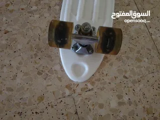 9 سكيت عجلات عضم للبيع لون ازرق في حالة الجديد