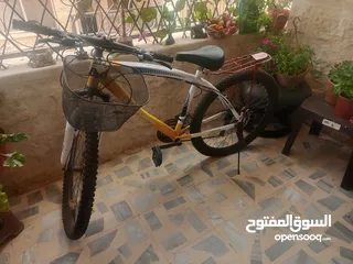  2 دراجه هوائيه نوع ترايوبلاد  .. مميزه كبيره تناسب الاعمار والاحجام الكبيره والاشخاص  طوال القامه .  د