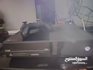  2 اكس بوكس وان مع يد سيريس اكس للبيع بسعر حرق اقراء الوصف....