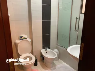  17 شقه مع روف من المالك مباشره بسعر مغري
