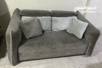  3 ‎3 + 2   لون جردوني نظاف  عدد Sofa  2  صنع امريكي من ابيات