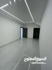  5 شقة شبه أرضية للبيع في البنيات – ترس واسع وتشطيبات فاخرة – 3 نوم وموقع مميز قرب جامعة البتراء