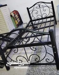  2 تخوت عدد 2 لون اسود بحالة ممتازة + كنبه طويله ثلاثيه بسعر مغري