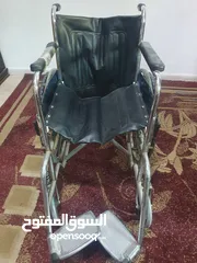  1 ادوات طبية شبه جديدة كرسي متحرك و عدد 2 والكر  للبيع كلهم