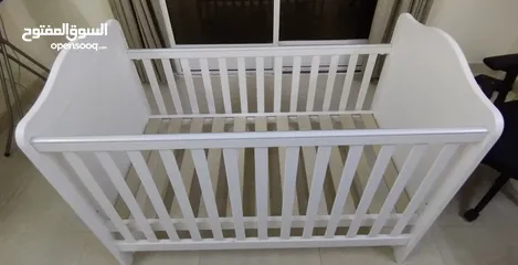  2 giggles crib from babyshop