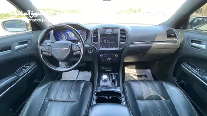  4 Chrysler 300 Limited 2020