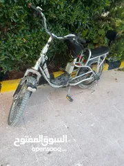  1 دراجه كهربائيه للبيع