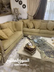  1 كنب 7 كراسي مع 3 طاولات للبيع