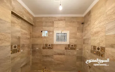  2 شقه للايجار في الحي الثامن الشيخ زايد