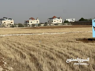  6 قطعته ارض من المالك مباشرة طريق المطار القسطل الموارس سكن مساحة 1200متر بسعر مغري منطقة فلل وشاليهات