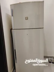  1 ثلاجة ماركة شارب حجم كبير