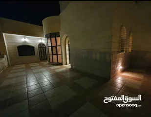  11 بيت للبيع من 3 طوابق ومساحه الارض 750م اربد منطقه البارحه
