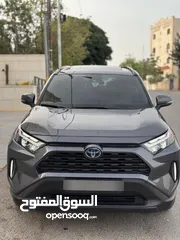  2 Toyota RAV4 XLE 2024