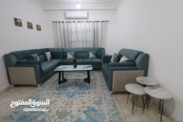 2 بدون عمولات - شقة مفروشة للإيجار الشهري في الثالثه مقابل السادسة عالشارع الرئيسي طابق ثاني عقش ممتاز