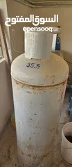  1 35.5 kg gas cylinder