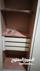  11 غرفتين نوم و طقم كنب للبيع